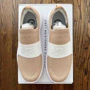 NWT APL Women’s Techloom Bliss Shoes - Size 9.5 - White/Champagne